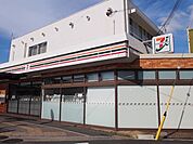 セブンイレブンハートインJR向日町駅改札口店まで837m