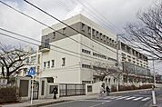 長岡京市立長岡中学校まで615m