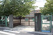 京都市立神川小学校まで562m