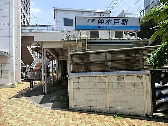 京急東神奈川駅...