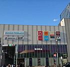 二俣川駅まで1793m、商業施設が駅周辺にそろい暮らしやすい。少し離れると穏やかな住宅街が広がり「子ども自然公園」など憩いのスポットも。