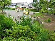 十一ノ区公園まで1118m、滑り台、鉄棒、ブランコなどがあります。