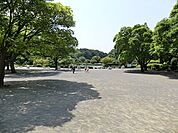こども自然公園まで1320m、別名大池公園。大型遊具があり動物との触れ合いもできる大型公園。