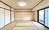 和室：《和室》　■休日には畳のうえでゴロゴロと、至福の一時。冬にはコタツにミカンでテレビ鑑賞。日本人にはあって嬉しいジャパニーズルームです。
