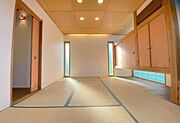 《和室》　■休日には畳のうえでゴロゴロと、至福の一時。冬にはコタツにミカンでテレビ鑑賞。日本人にはあって嬉しいジャパニーズルームです。