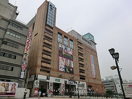 ビブレ横浜まで793m、横浜の商業施設、横浜ビブレ。 川沿いにお店がありアパレルや小物類などを取り扱うお店が多いです。