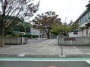 横浜市立間門小学校まで810m