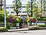 周辺：横浜市立上末吉小学校まで698m、昭和26年5月創立　　教育目標　学び合い　支え合い　一人ひとりが輝く　上末っ子