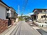その他：《前面道路》　■「空」×「光」×「風」。開放感を具現化したような現地は、まさに「永住の地」としての選択肢です。