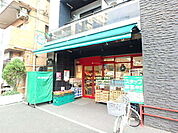 まいばすけっと田尻町店まで307m、毎日の生活用品が、ギュッと詰まったスーパーマーケット。イオン系列の価格で、お買い物ができます。