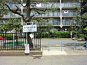 木月大町公園まで715m、住宅街のスタンダードな公園です。