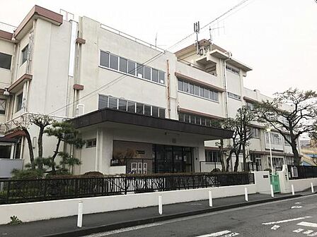 川崎市立臨港中学校まで690m