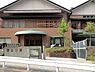 周辺：きらら保育園まで1118m、産休あけの生後8週間から5歳就学前まで　　開所時間　午前7時から午後8時（延長保育時間含む）