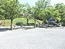 周辺：新石川公園まで1581m、園内は2段になっていて上段にはグラウンド、下段にはブランコ・鉄棒などがあります。ロング滑り台もあります。