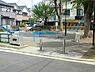 周辺：赤坂公園まで883m、農園付公園。住宅地に囲まれたのどかな公園で、園内中央のカキの木を始めとして樹木が多く植栽されているのが特徴です。