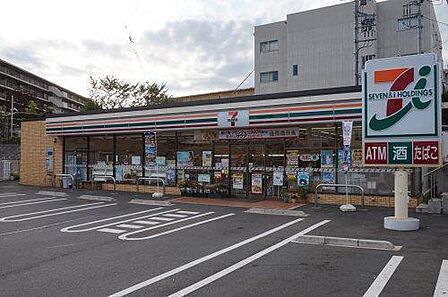 セブンイレブン川崎犬蔵3丁目店まで732m