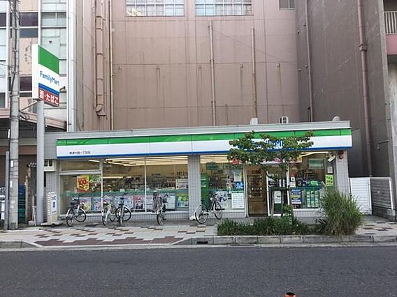 ファミリーマー...