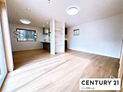 【ダイニング】家族だんらんを楽しめるダイニングルームです！