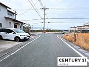 前面道路も見通しが良く、毎日の駐車もスムーズに行えます。