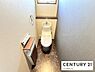 トイレ：【2階トイレ】2階にもトイレがあります！就寝時に1階まで下りることなくお手洗いが済ませられるので便利です！