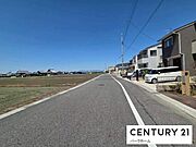 新築が建ち並ぶきれいな分譲地。将来の資産性にも期待できます。