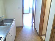 キッチンから居間を撮影（１階同タイプ ）