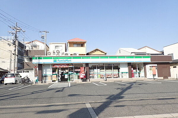 画像27:ファミリーマート京屋西湊店まで689m