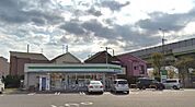 ファミリーマート葛の葉町北店まで605m