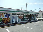 ローソンストア100泉大津二田町店まで447m