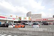 デイリーカナートイズミヤ泉大津店まで823m
