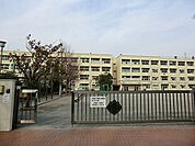 横浜市立西富岡小学校まで824m