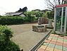 周辺：今泉りす公園まで1824m、可愛いリスの石像がお出迎え。水飲み場もあります。