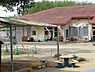 周辺：西菅田保育園まで466m、西菅田団地に隣接した緑豊かな公立保育園。園庭が広く、畑もあり、野菜を育てクッキングして味わう食育活動も楽しんでいます。