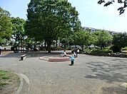 ひかりが丘第一公園まで578m、遊具もあり子どもたちが楽しく遊べます