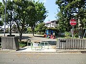 下永谷長町公園まで684m、複合滑り台、お砂場、ブランコ、鉄棒があります。