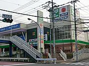 サミット 権太坂スクエア店まで2058m、季節の彩りを食卓に。食と健康を考えたＰＢ商品や豊富なお惣菜が魅力のスーパー。