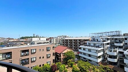 《眺望》 ■目の前には気持ちの良い青空が広がります。開放的で開けた空間が望めます。