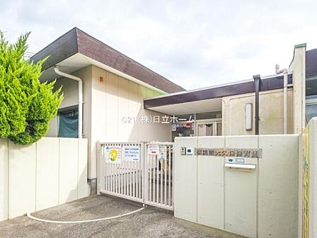 大久保保育園まで442m、働くご両親の強ーい味方。都会の保育園でありながら広い園庭で伸び伸び遊ばせてあげられる環境があるのも嬉しいですね。