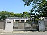 周辺：白百合愛児園まで1134m、公園に囲まれた保育所です。四季を感じながらゆっくりと時を刻んでいきます。