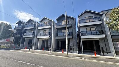 外観：《外観》ここから一つ一つ思い出を紡いでいく。マイホームはいつも家族の歴史とともにあります。