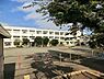 周辺：横浜市立日吉台小学校まで739m、学校教育目標は「みずから生きる　ともに生きる　日吉台の子」です。