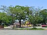 周辺：みすずが丘公園まで1450m、中央の円形の広場が特徴のきれいな公園です。センダンやネムノキなど他の公園にはあまりないめずらしい木が見られます。