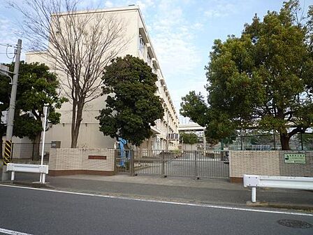 横浜市立本牧南小学校まで940m