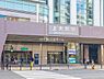 周辺：京浜急行電鉄本線「上大岡」駅まで914m、京急線「快特」停車駅。直通で横浜へ1駅8分・品川へ4駅26分。羽田空港へも快適アクセス。ブルーラインの複数路線の駅です。