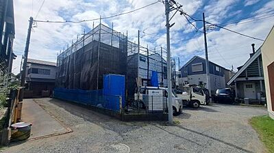 外観:《外観》 ■機能性とデザイン性を兼ねそろえた理想の住まい。美しい外観やくつろぎの室内空間にふさわしい素材・形・色彩、上質感に満ちております。 外観:《外観》 ■機能性とデザイン性を兼ねそろえた理想の住まい。美しい外観やくつろぎの室内空間にふさわしい素材・形・色彩、上質感に満ちております。