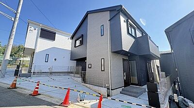 外観:《外観》 ■機能性とデザイン性を兼ねそろえた理想の住まい。美しい外観やくつろぎの室内空間にふさわしい素材・形・色彩、上質感に満ちております。 外観:《外観》 ■機能性とデザイン性を兼ねそろえた理想の住まい。美しい外観やくつろぎの室内空間にふさわしい素材・形・色彩、上質感に満ちております。
