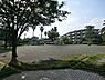 周辺：磯子峯第二公園まで683m、ベビーカーで入れます。遊具は、ブランコなど。きれいに整備された気持ちの良い空間で遊べます。