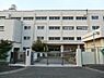 周辺：横浜市立新橋小学校まで292m、閑静な住宅街に位置し緑も多く落ち着いた環境を保っている。学区には平成26年発足の新横市民の森もある。