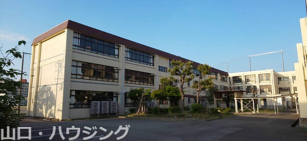 画像25:徳島市立加茂名中学校 568m