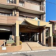 エントランスへの入口はこんな感じです。